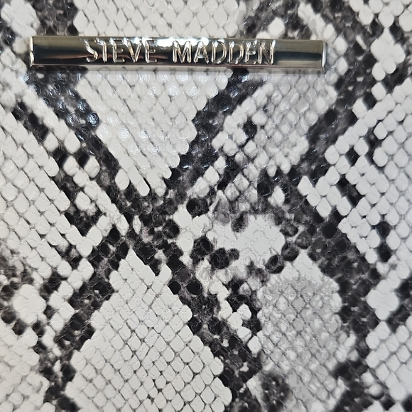Steve Madden Snakeskin Maggie Crossbody Black & White EUC - Picture 2 of 12